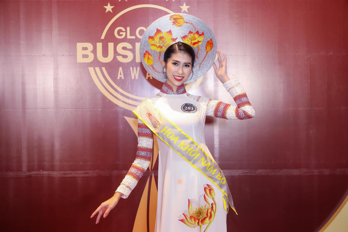 Trong hành trình tham dự cuộc thi, Kiều Nhung gây chú ý bởi nhan sắc xinh đẹp cùng chiều cao 1,8 m vô cùng ấn tượng. 