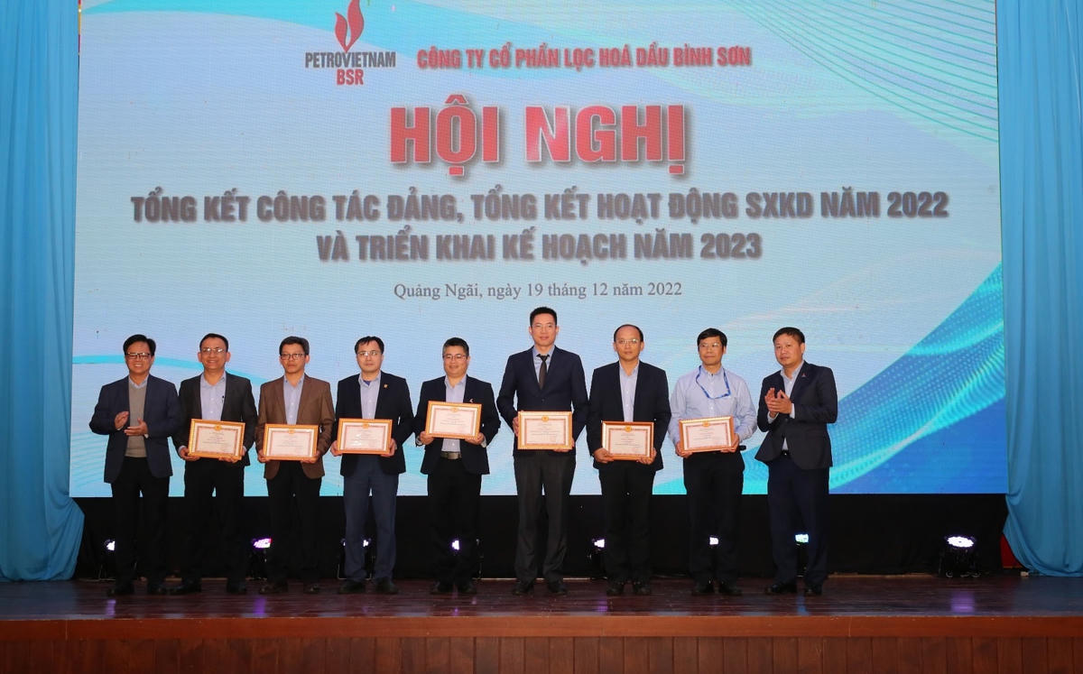 Đảng ủy Công ty Lọc hóa dầu Bình Sơn khen thưởng 7 tổ chức Chi bộ, Đảng bộ trực thuộc.