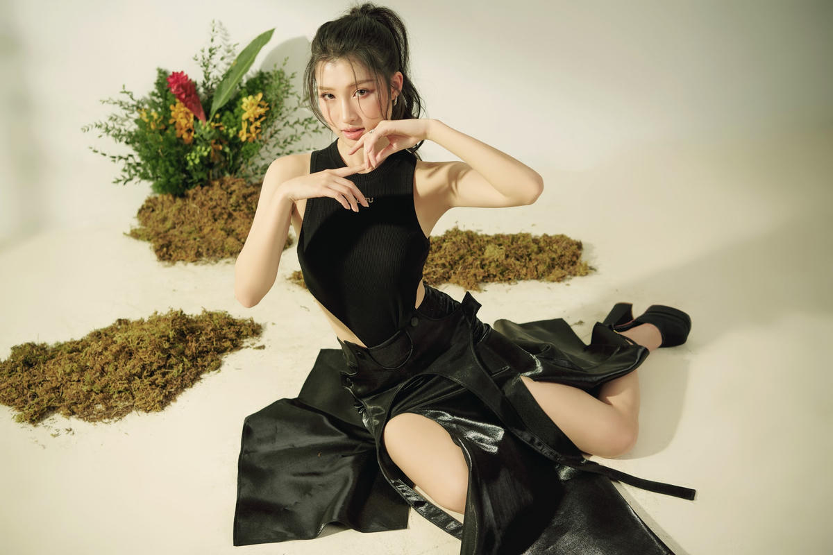 Sở hữu chiều cao 1,7 m, Á hậu Phương Nhi gây chú ý khi tung loạt hình mới sau 9 tháng đăng quang. 