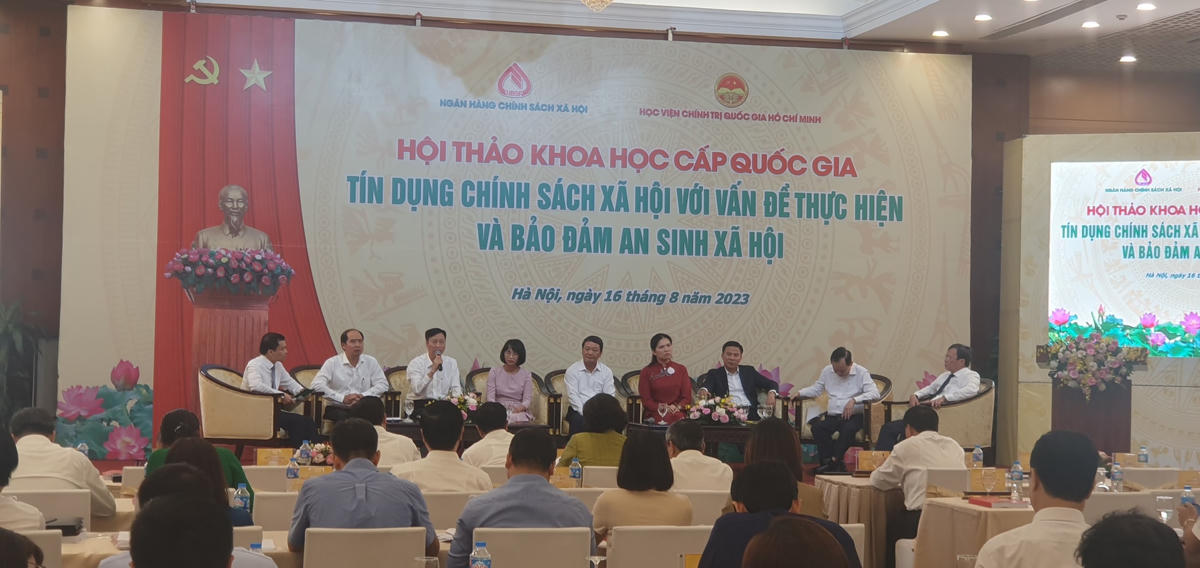 Các đại biểu tham dự hội thả, bàn cách nâng cao hiệu quả nguồn vốn chính sách