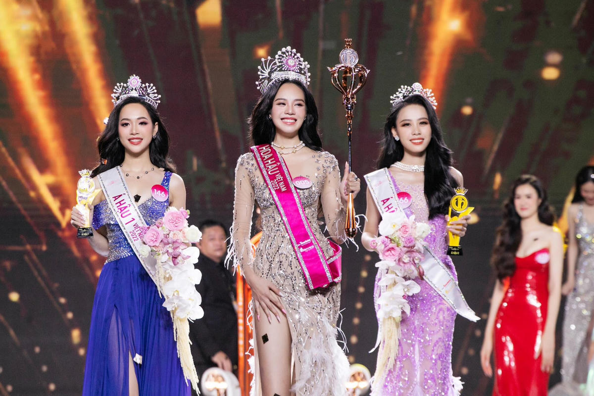 Tân Hoa hâu Việt Nam 2022 Huỳnh Thị Thanh Thủy cùng  Á hậu 1 Trịnh Thuỳ Linh và Á hậu 2 Lê Nguyễn Ngọc Hằng.