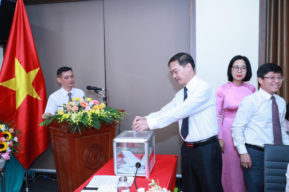 Đại hội tiến hành bỏ phiếu bầu Chi ủy, Bí thư và Phó Bí thư Chi bộ Báo Đại Đoàn Kết nhiệm kỳ 2022-2025.
