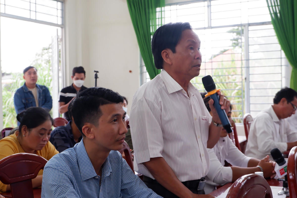 Cử tri kiến nghị tại buổi gặp gỡ ĐBQH.
