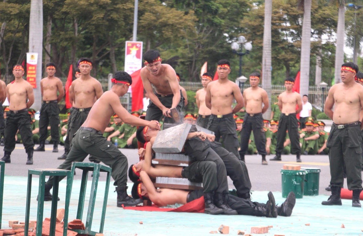 Phần thi biểu diễn võ thuật tại hội thi.