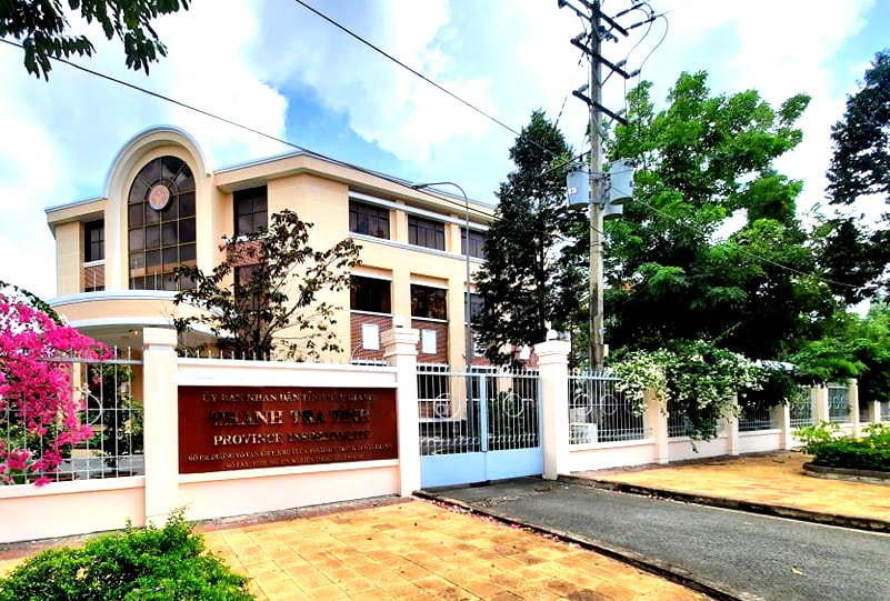 Trước đó ngày 5/5 Thanh tra tỉnh Hậu Giang công bố Kết luận của UBND tỉnh thanh tra việc mua sắm trang thiết bị, vật tư y tế, sinh phẩm, kit test, vaccine, thuốc phòng, chống dịch bệnh Covid-19 đối với Sở Y tế tỉnh.