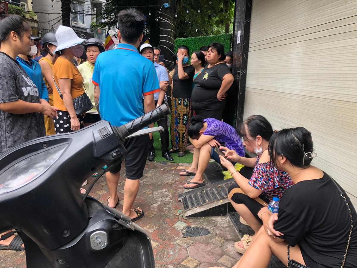 Theo chia sẻ với phóng viên Báo Đại Đoàn Kết, một gia đình có 7 người thân, cho tới thời điểm này chưa liên hệ được ai, cũng chưa tìm thấy thành viên nào. Họ đang ngóng chờ tin tức của người thân.