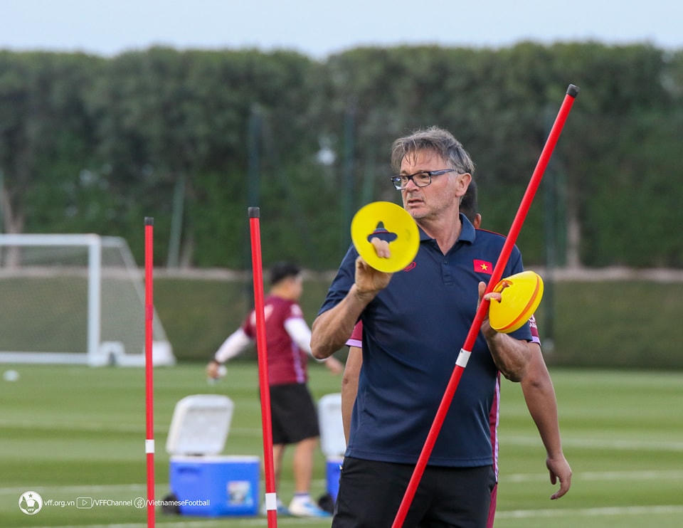 HLV Philippe Troussier. Ảnh: VFF.