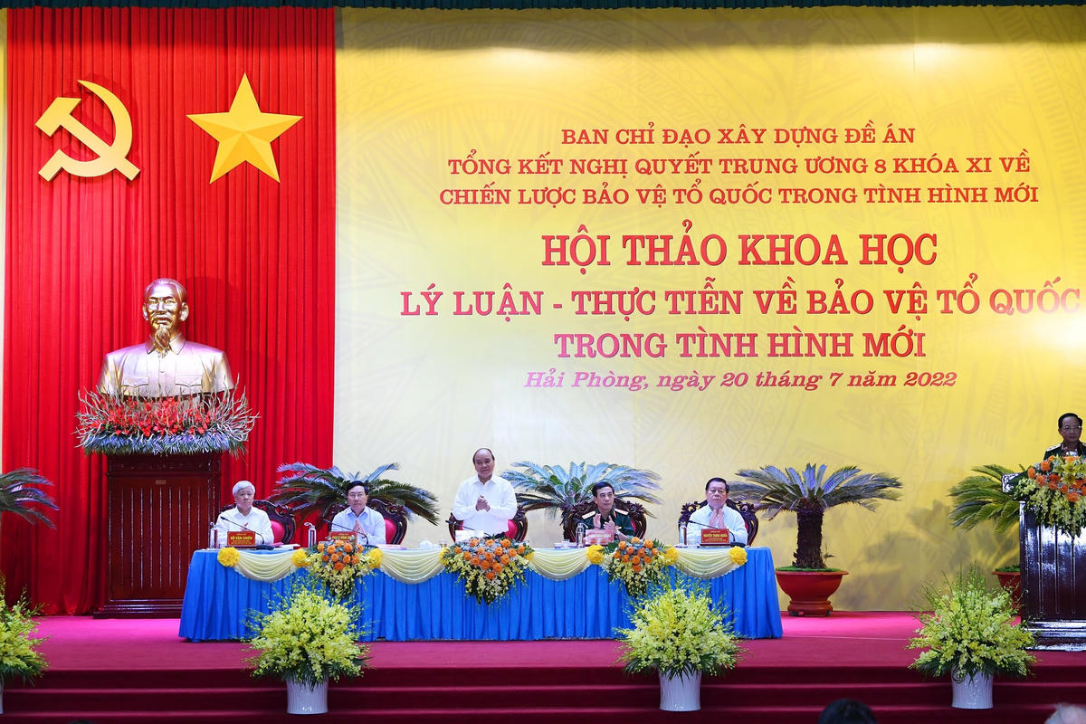Chủ tịch nước Nguyễn Xuân Phúc điều hành Hội thảo. Ảnh Tuấn Huy.
