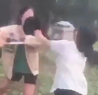 Luật sư Võ Thị Tuệ Minh nhìn nhận, hiện nay, vấn nạn bạo lực học đường diễn ra tại các trường học ngày các đa dạng và phổ biến.