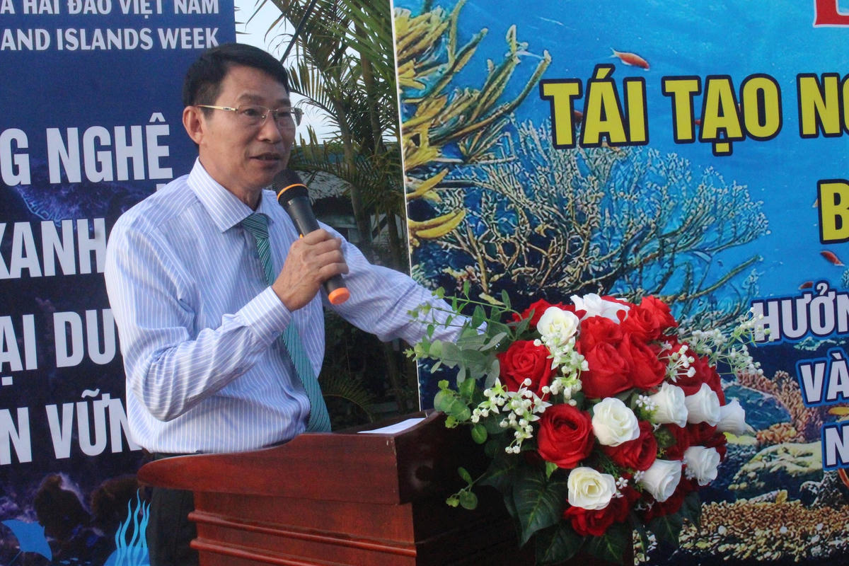 Ông Đinh Văn Thiệu - Phó Chủ tịch UBND tỉnh Khánh Hòa đang phát biểu tại buổi lễ (ảnh Thùy Trang)