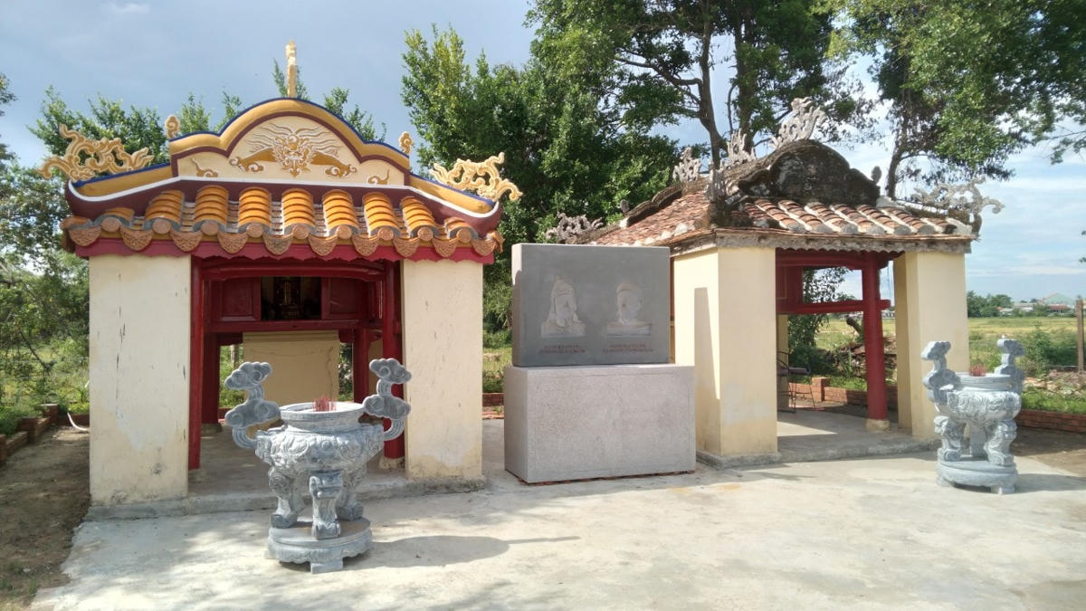 Miếu Đôi tại làng Dạ Lê Chánh. Ảnh: Đình Đính.