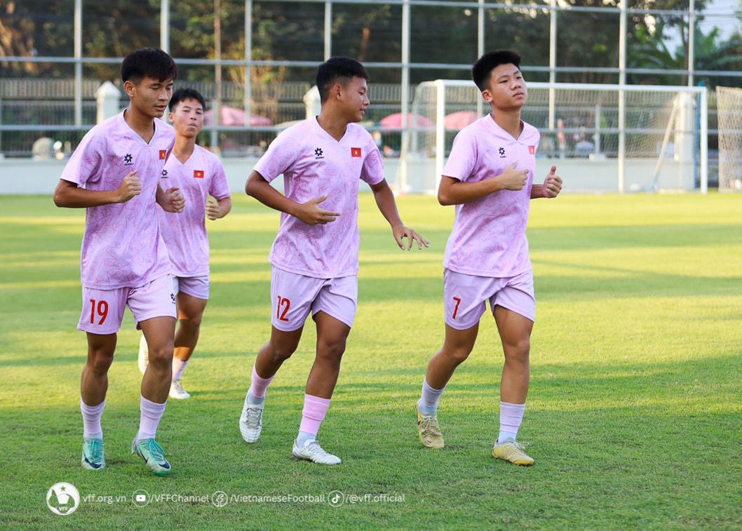 Cầu thủ U16 Việt Nam tập luyện. Ảnh: VFF.