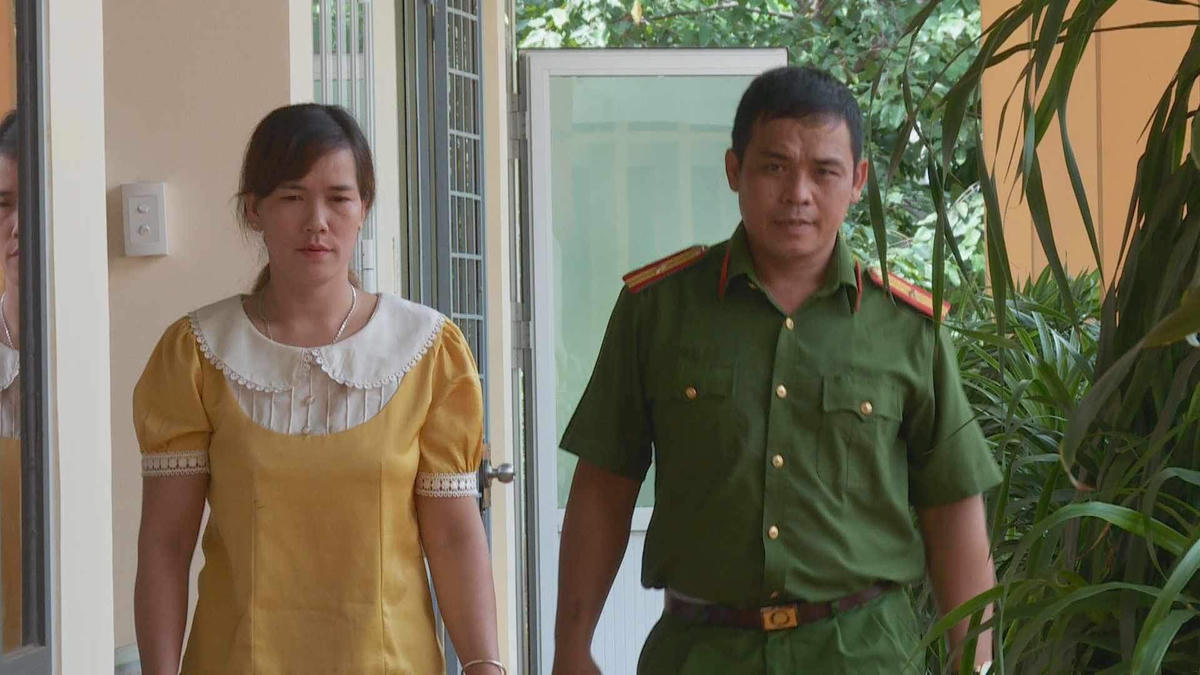 Đối tượng Hoàng Thị Lên tại cơ quan Công an.