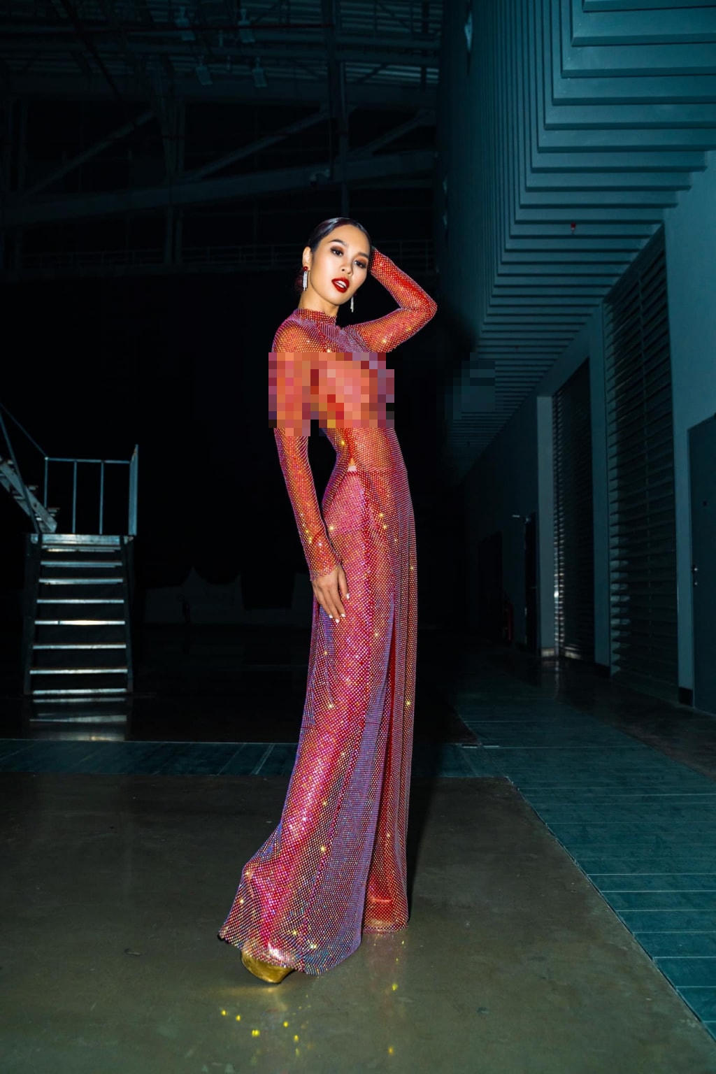 Thời điểm diễn ra vụ việc, siêu mẫu Hà Anh đã lên tiếng xin lỗi về sự cố trang phục. Ảnh: MXH. 