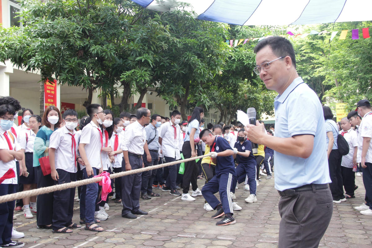 Sau buổi lễ khai giảng, học sinh đã tham gia các hoạt động thể thao và trò chơi tập thể.