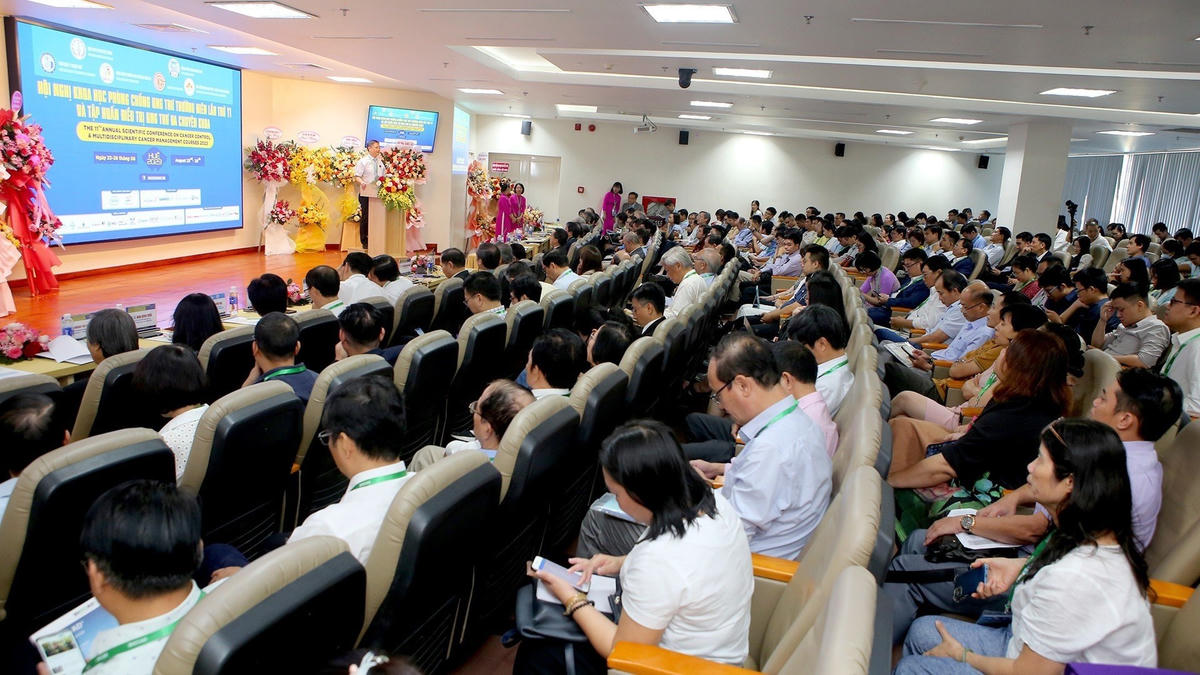 Các đại biểu tham dự tại hội nghị.