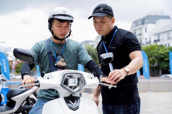 Xăng tăng chóng mặt, xe máy điện VinFast 'giải cứu' người dùng Việt 