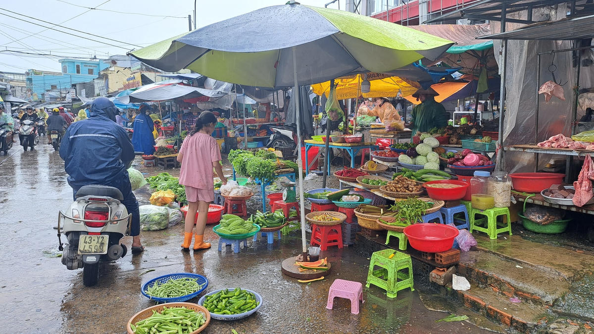 Hiện rau củ quả ở các chợ TP Phú Quốc giá tăng đột biến. 