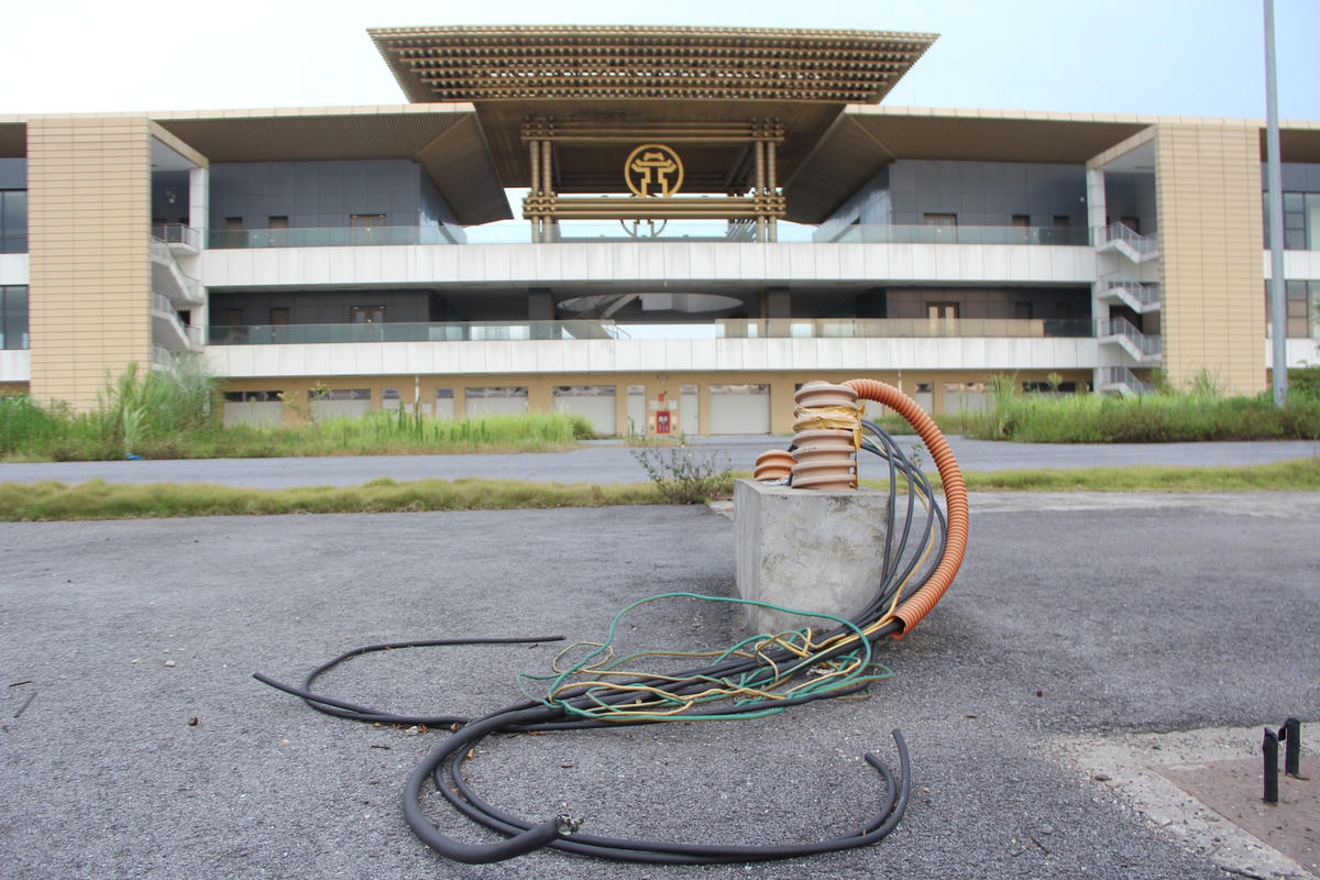 Hà Nội: Sau gần 2 năm bỏ hoang đường đua F1 bị sụt lún, nứt toác 
