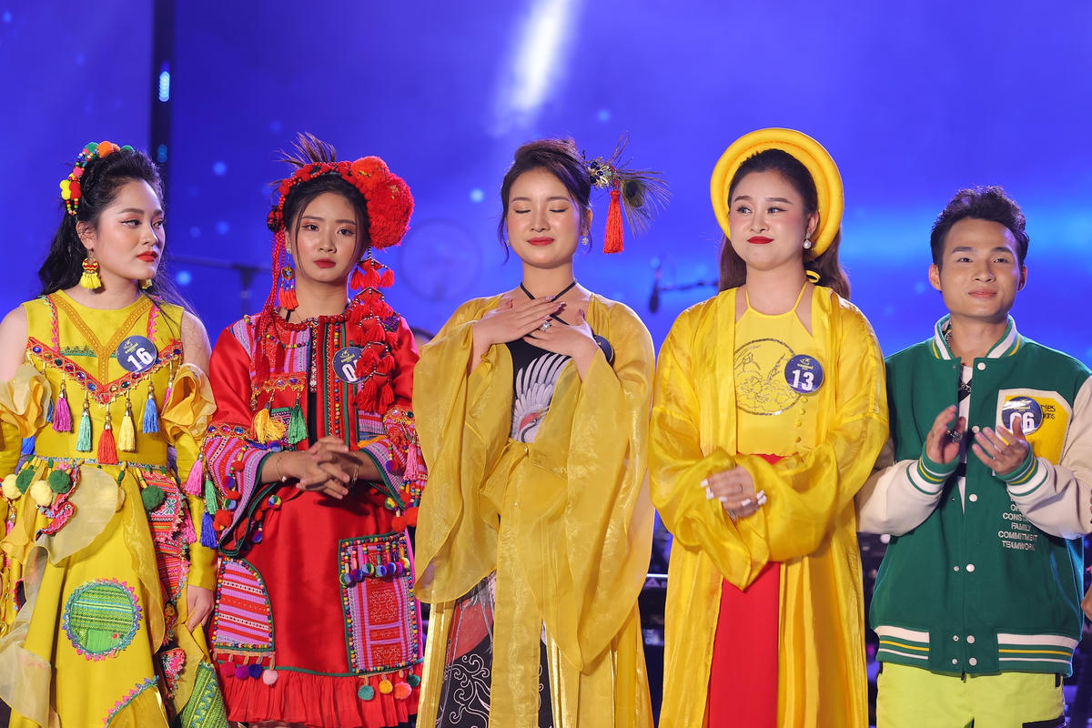 Top thí sinh rơi vào vòng nguy hiểm.