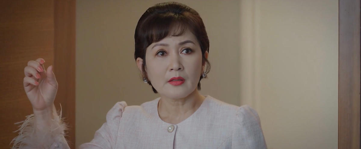 Bà Kim Nhung bất ngờ vì cử chỉ thân mật giữa Duy và con gái. Ảnh: CMH. 
