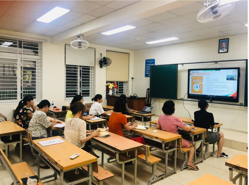 Giáo viên Trường Tiểu Ngọc Hà ( quận Ba Đình, Hà Nội) tập huấn sách giáo khoa lớp 3 năm học 2022-2023.