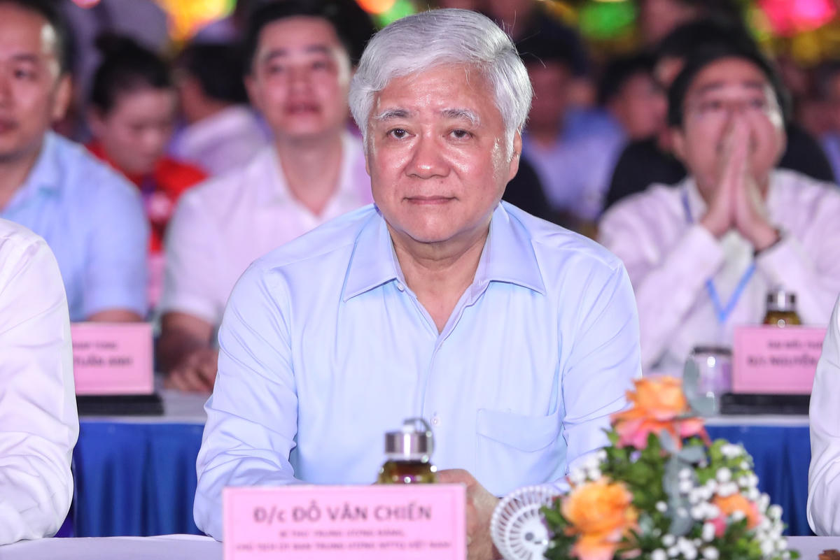 Bí thư Trung ương Đảng, Chủ tịch Uỷ ban Trung ương Mặt trận Tổ quốc Việt Nam Đỗ Văn Chiến tới dự.