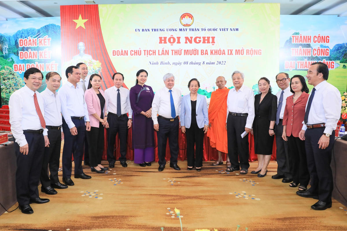 Bí thư Trung ương Đảng, Chủ tịch UBTƯ MTTQ Việt Nam Đỗ Văn Chiến và các đại biểu tham dự Hội nghị Đoàn Chủ tịch lần thứ mười ba, khóa IX mở rộng. Ảnh: Quang Vinh