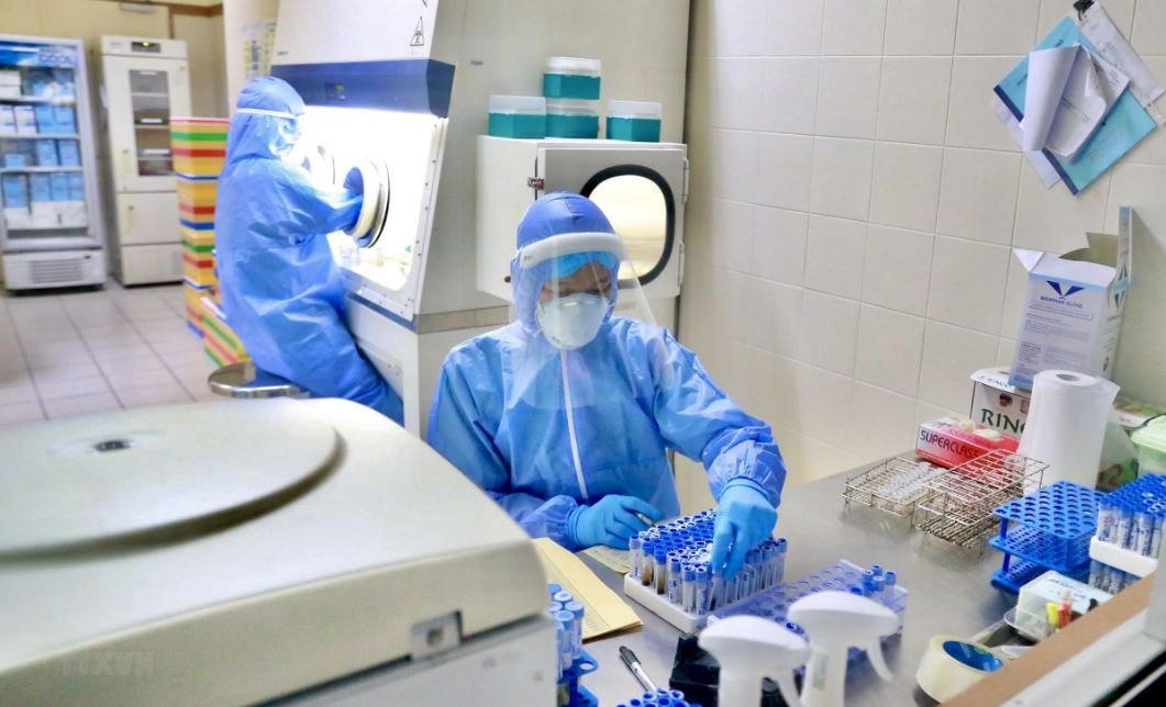 Nhiều bệnh viện công đang thiếu thuốc men, hóa chất trầm trọng. Ảnh minh họa: TTXVN