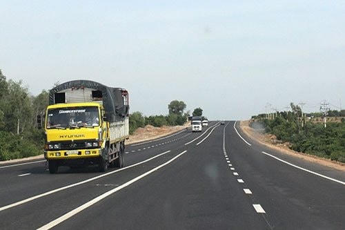 chinh-thuc-thong-xe-120-km-quoc-lo-1a-mo-rong-doan-qua-binh-thuan1434868860.jpg