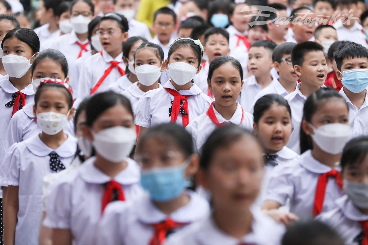 [ẢNH] Học sinh tại Hà Nội hân hoan đón khai giảng sau hơn 1 năm học trực tuyến