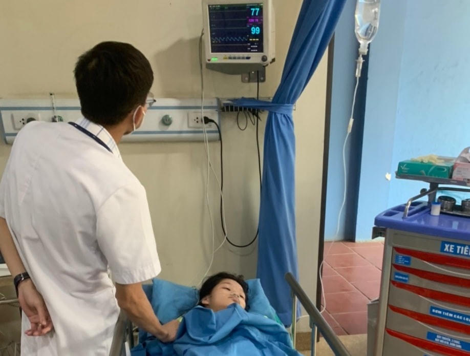 Các bác sĩ đang kiểm tra sức khoẻ cho bệnh nhân N. N. T