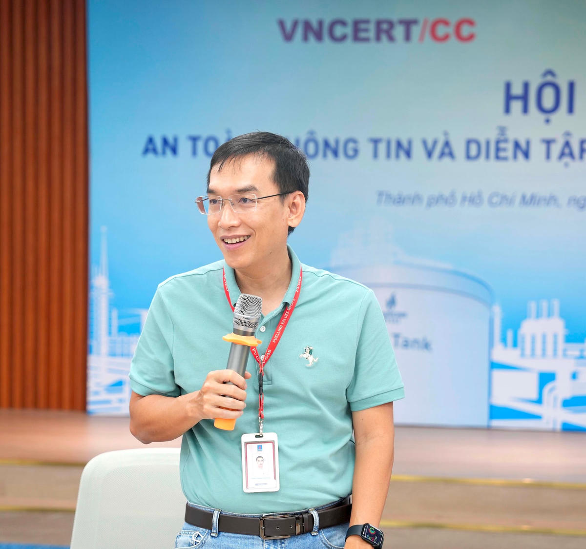h.3-ong-dinh-thanh-phuong-pho-bien-cac-thong-tin-tai-hoi-nghi.jpg