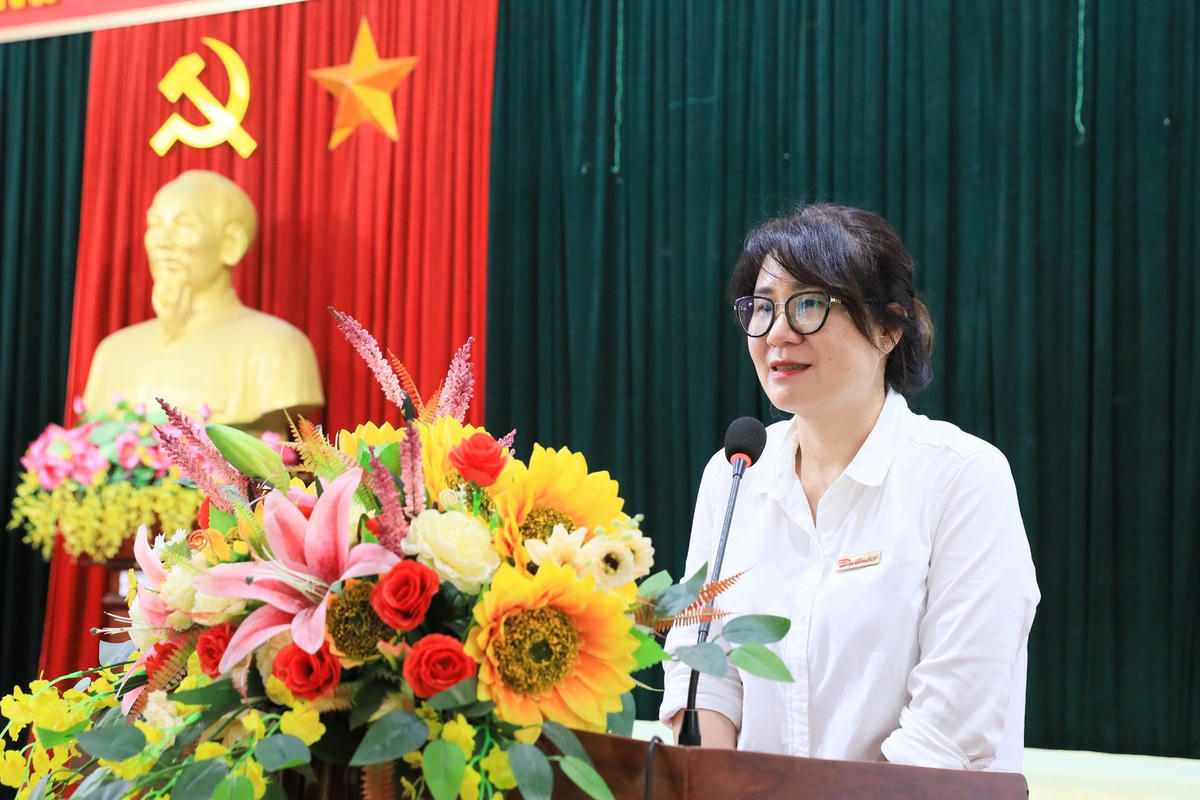 Nhà báo Bùi Hoàng Yến, Trưởng ban Công tác Mặt trận Báo Đại Đoàn Kết cho biết, chương trình “Cơm cho người nghèo trong đại dịch Covid-19” do Báo Đại Đoàn Kết phát động vào hồi đầu tháng 9/2021, nhằm thực hiện chỉ đạo của Bí thư Trung ương Đảng, Chủ tịch UBTƯ MTTQ Việt Nam Đỗ Văn Chiến với mục tiêu tiếp sức các nhóm thiện nguyện, trong đó, hoạt động đầu tiên là hỗ trợ 10.000 suất cơm cho khoảng 3.000 người nghèo, người yếu thế, người vô gia cư, người có hoàn cảnh khó khăn trên địa bàn TP Hà Nội.