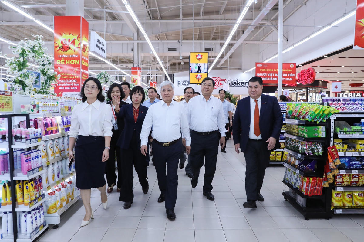 [Ảnh] Chủ tịch UBTƯ MTTQ Việt Nam kiểm tra thực hiện CVĐ 'Người Việt Nam ưu tiên dùng hàng Việt Nam' tại Nam Định