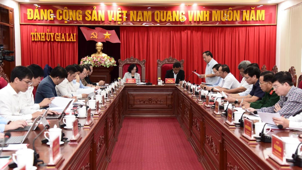 Quang cảnh buổi làm việc .