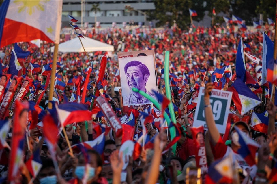 Người ủng hộ reo hò trước thắng lợi của ông Ferdinand Marcos. Ảnh: AFP