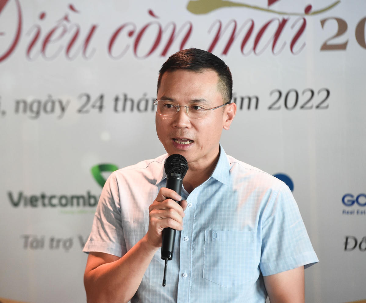 Ông Phạm Anh Tuấn - Tổng biên tập báo VietNamNet phát biểu tại buổi họp báo về Chương trình Điều còn mãi 2022.