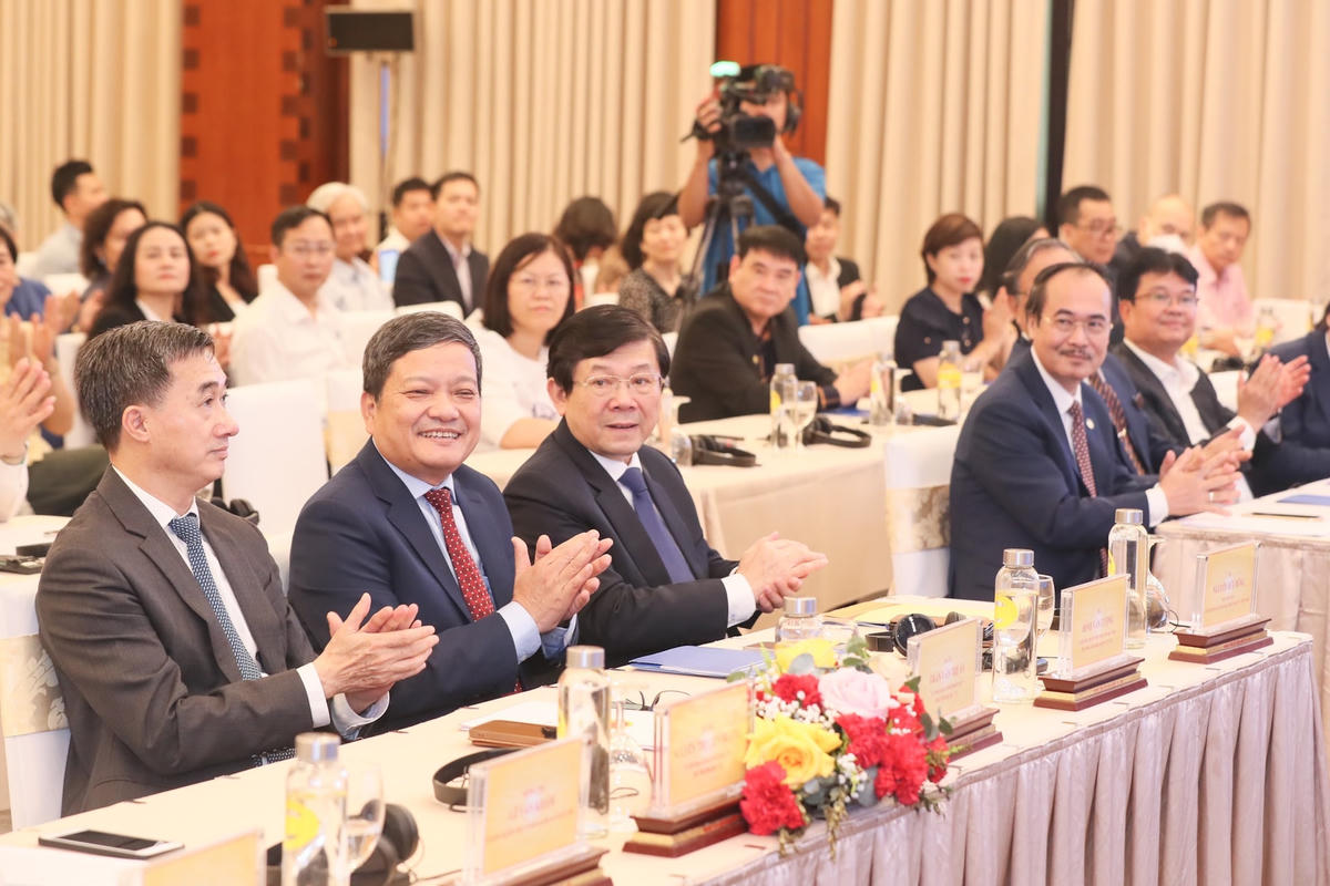 Phó Chủ tịch Nguyễn Hữu Dũng và các đại biểu dự Lễ kỷ niệm