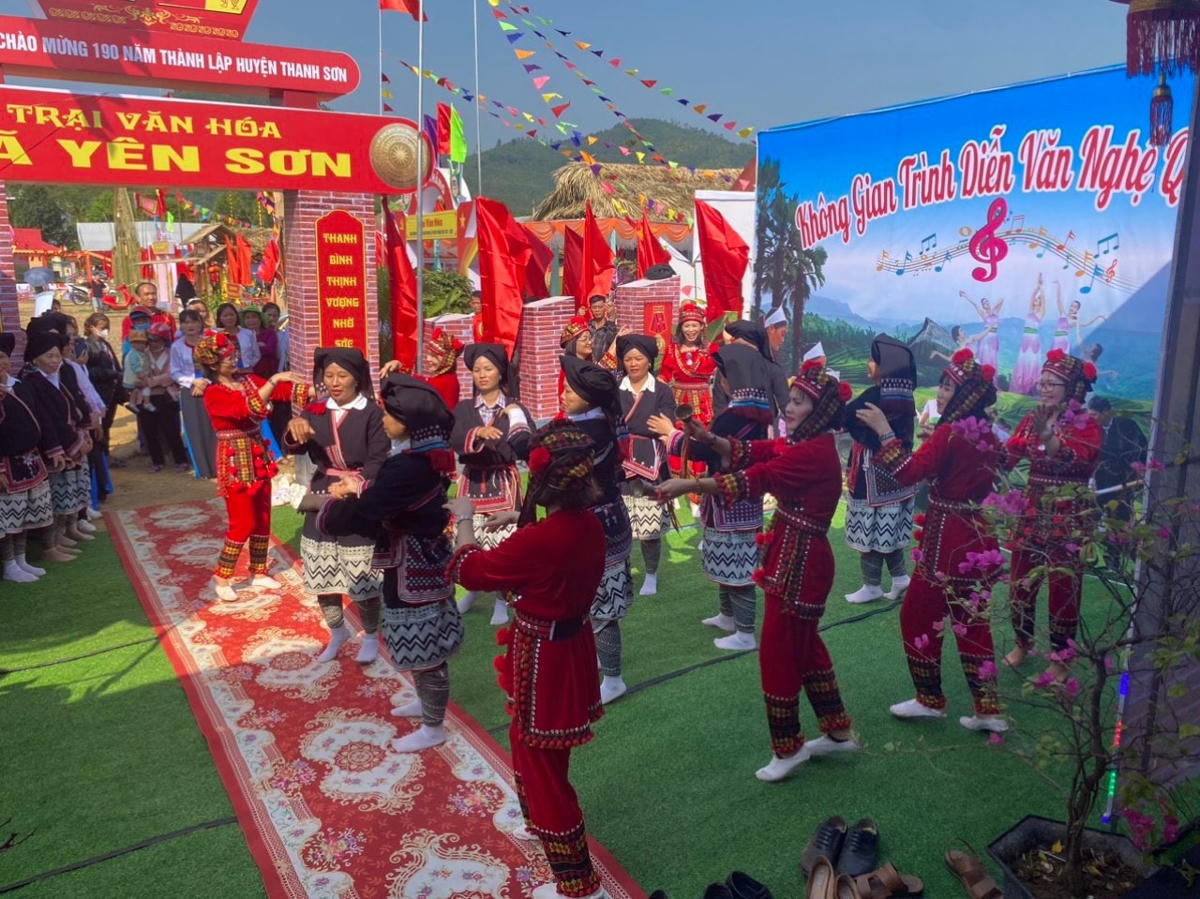 Hội trại tưng bừng dịp kỷ niệm 190 năm thành lập huyện Thanh Sơn.