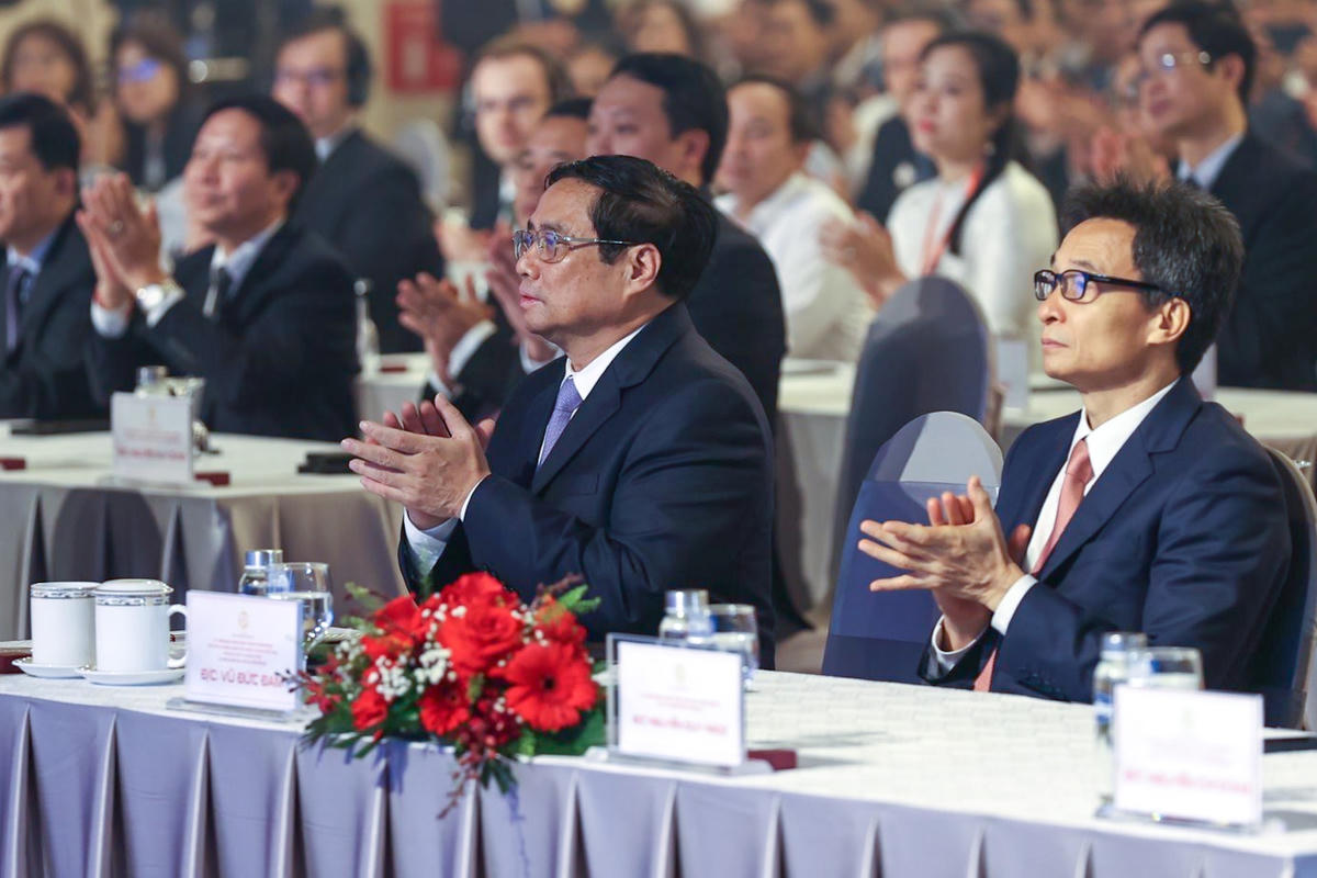 Thủ tướng Chính phủ, Chủ tịch Ủy ban nhấn mạnh chuyển đổi số tác động tới mọi người dân, cho nên, phải lấy người dân làm trung tâm, chủ thể, mục tiêu, động lực cho chuyển đổi số. Ảnh: VGP/Nhật Bắc.
