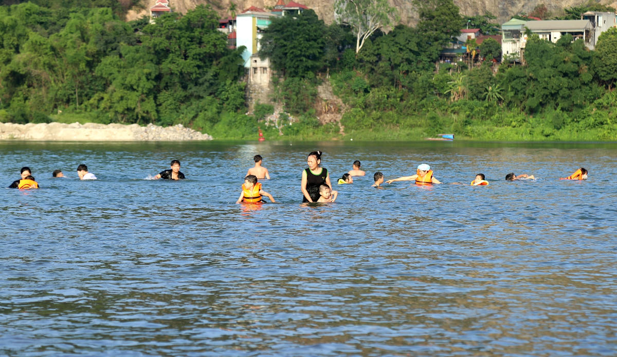 Hòa Bình: Đừng lơ là trước vẻ hiền hòa của sông Đà