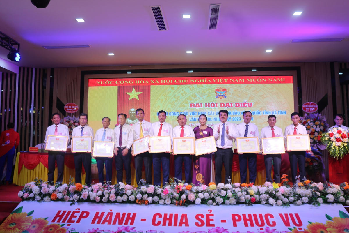 Nhiều tấm gương tiêu biểu trong đồng bào Công giáo được UBND tỉnh Hà Tĩnh, Ủy ban MTTQ Việt Nam tỉnh Hà Tĩnh biểu dương, khen thưởng.