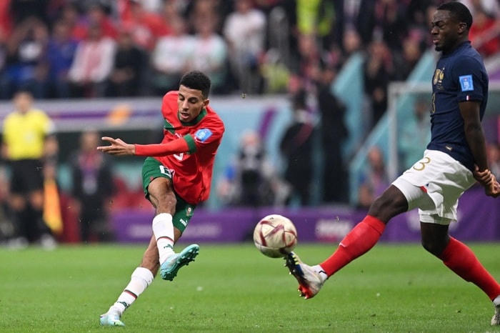Ounahi tung ra cú dứt điểm nguy hiểm từ ngoài vòng cấm nhưng thủ môn Hugo Lloris đã đổ người đẩy bóng thành công.