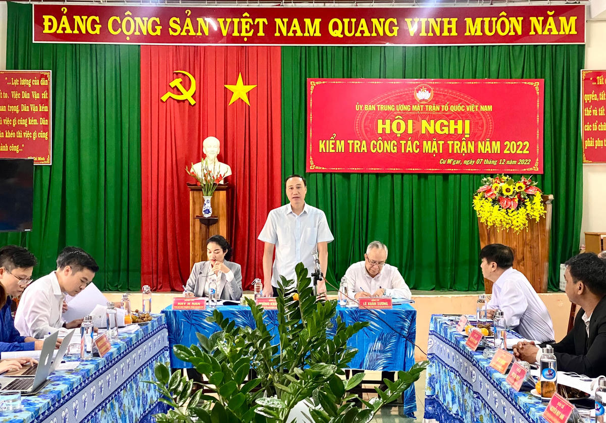 Phó Chủ tịch Phùng Khánh Tài phát biểu tại cuộc làm việc.