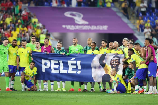 Brazil phô trương sức mạnh tiến vào tứ kết