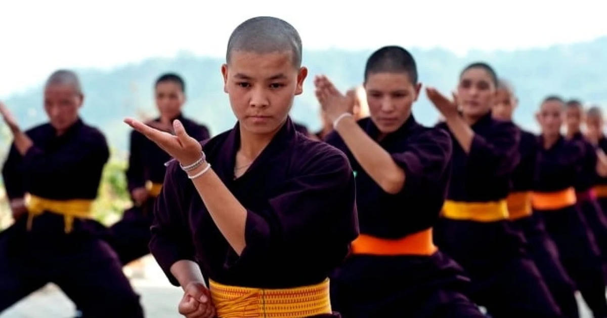Một buổi tập Kungfu của các nữ tu tại ni viện Druk Amitabha.  