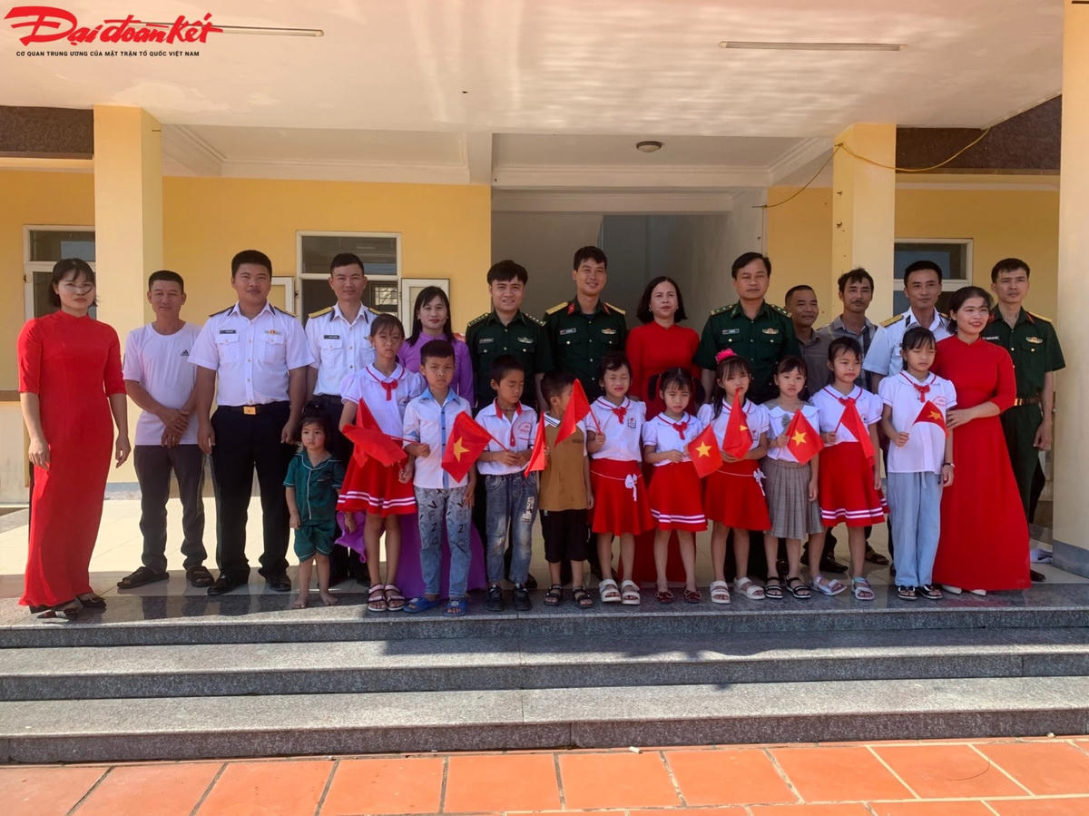 Năm học 2022-2023, điểm trường thôn đảo Trần có 10 học sinh theo học từ lớp mầm non đến lớp 5.