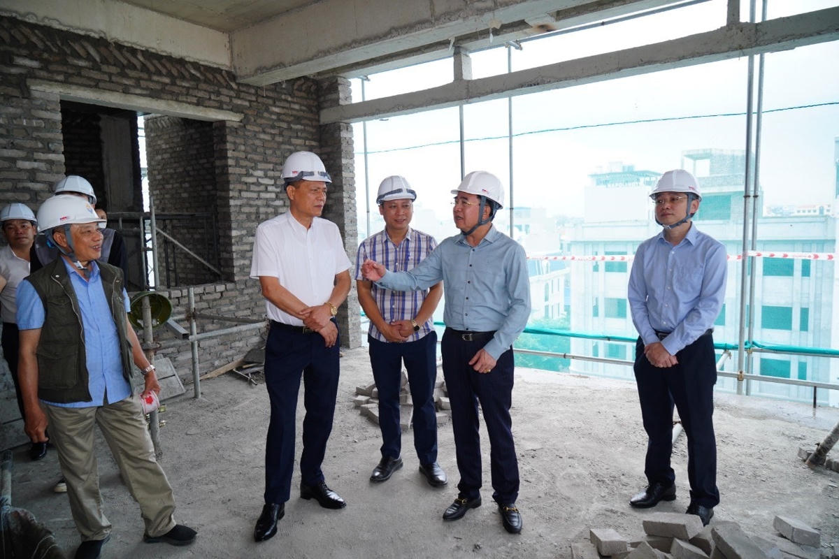 Lãnh đạo TP Hải Phòng kiểm tra tại Dự án đầu tư xây dựng Trung tâm Kiểm soát bệnh tật thành phố Hải Phòng. Ảnh: Cổng thông tin điện tử TP Hải Phòng.