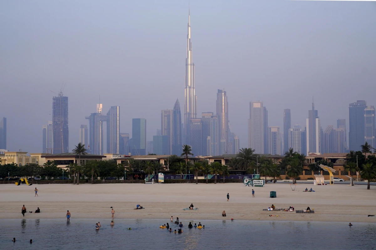 Mọi người bơi lội ở Dubai, Arab Shaudi.  